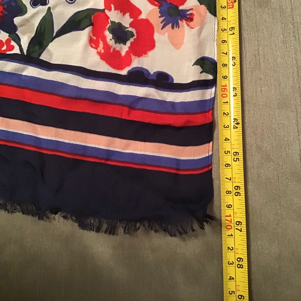 Talbots Scarf 🌿 - Picture 4 of 6